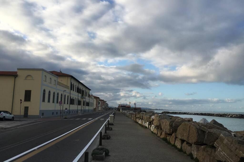 Bilocale Sul Mare Apartment มารินาดิปิซา ภายนอก รูปภาพ